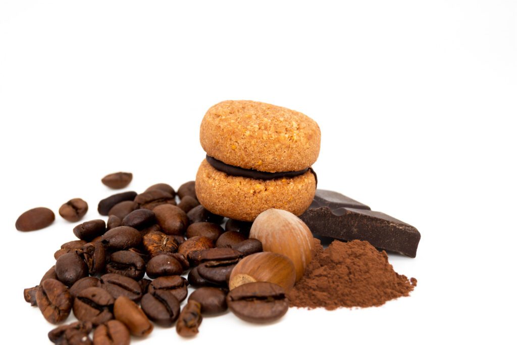 Baci di Dama al Caffè con Nocciola Piemonte IGP e Cioccolato Fondente Belga. Variante al classico biscotto della tradizione Piemontese