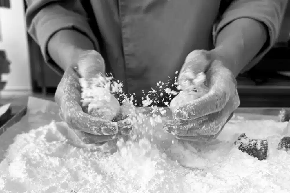 Immagine della lavorazione degli amaretti d'acqui o Morbidi alla Nocciola Valerio Volpe Pasticceria e Sfizi